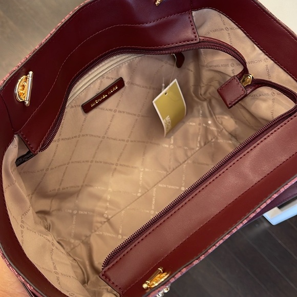 MICHAEL KORS 
Jet Set Travel Large Signature Chain Shoulder Tote Bag
Oxblood
NWT - Picture 12 of 16